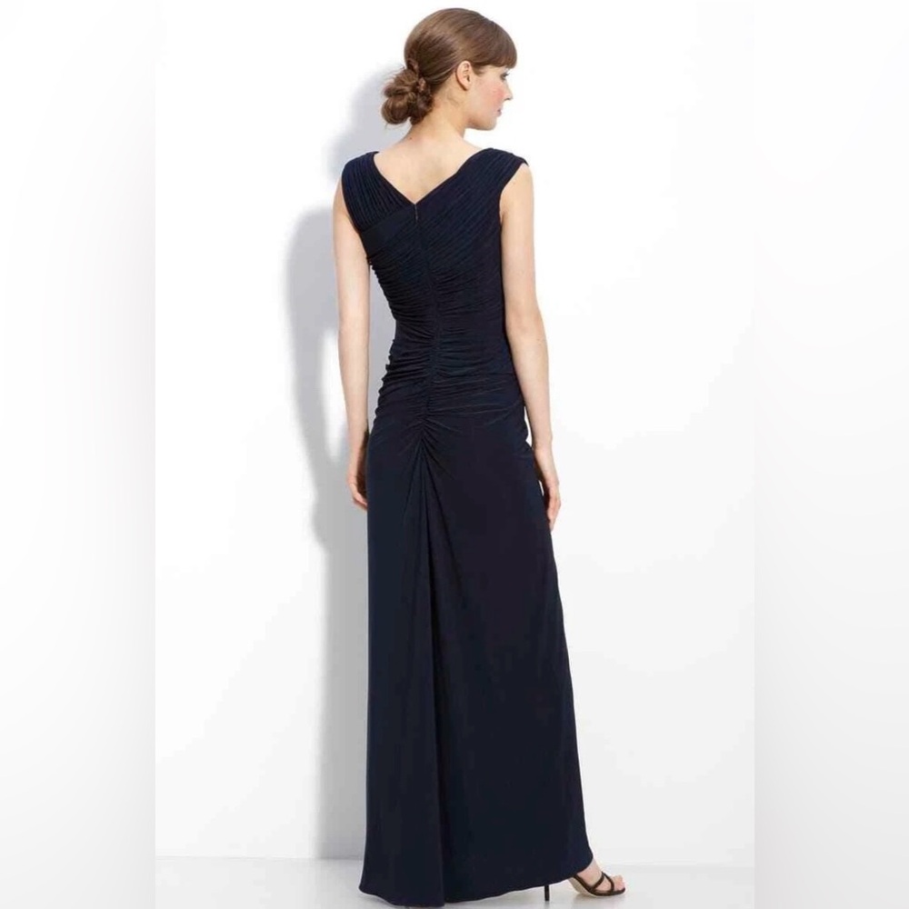 ADRIANA PAPELL Navy Blue Ruched Formal Length Evening Gown W/Broach Size 10. - Picture 2 of 10